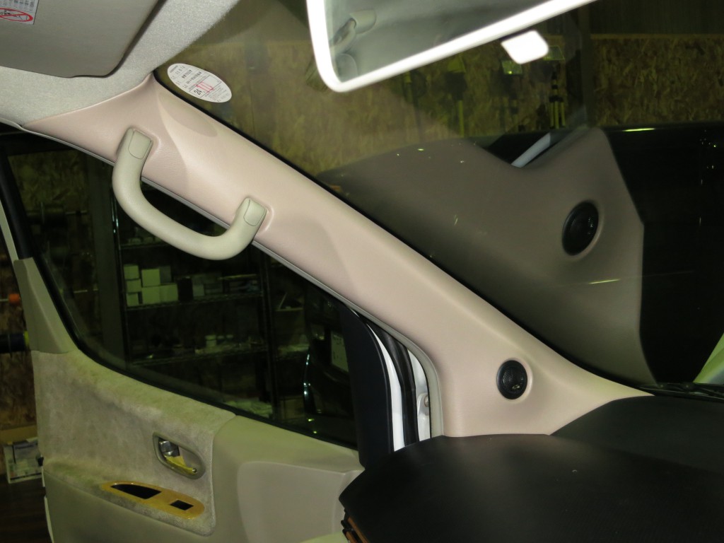 日産エルグランド、ツイーター埋込取付