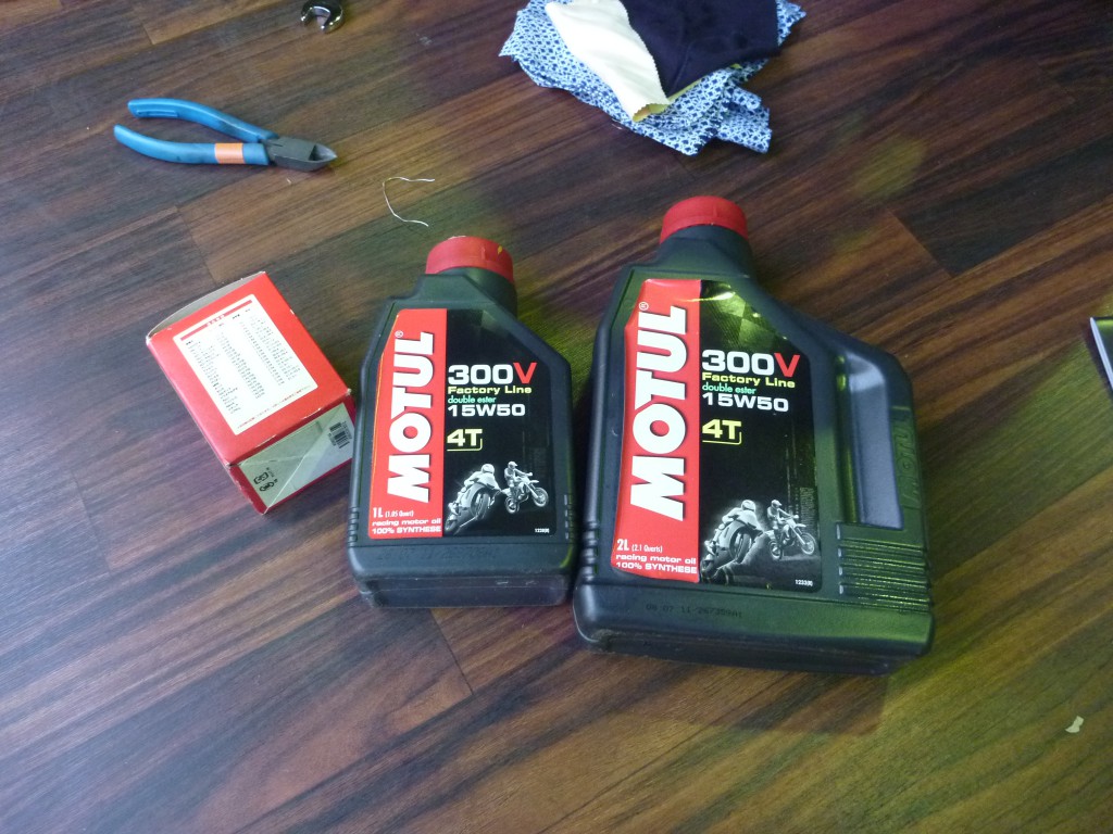 BUELL XB12 オイル交換　MOTUL 300V 15W-50 スナップオン　オイルフィルターレンチ