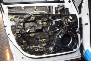 CX-5 正しいドアのデッドニングのやり方　制振　防音　静音　STP HOT WIRED ホットワイヤード　名古屋　車内の静音化　カーオーディオ　スピーカー交換　BOSE