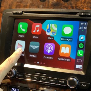 BENTLEY 純正ナビ　後付けCarPlay Apple CarPlay AndroidAuto ミラーリング　iPhone コーディング　インターフェース　名古屋　ホットワイヤード　HOT WIRED カーオーディオ専門店　カープレイ　モジュール