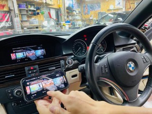BMW 後付　Apple CarPlay カープレイ　ワイヤレス　Android Auto ミラーリング YOUTUBE カメラ入力　AV インターフェース モジュール CIC NBT IDRIVE iPhone アイフォン HDMI グーグル マップ ヤフーカーナビ 名古屋　HOT WIRED