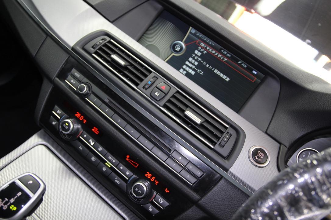 Bmw純正ナビ用 後付けワイヤレスcarplay Androidauto ミラーリングインターフェースのご紹介 F10 F11 Bmw 5シリーズ Cic Hot Wired ホットワイヤード オフィシャルブログ Nagoya 052 Motoring