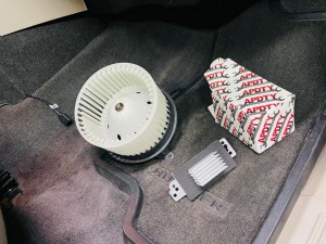 hummer h2 ブロアモーター　交換 コントロールモジュール　エバポレータ洗浄　エアコンフィルタ　エアコン修理　冷えが悪い　効きが悪い　エスカレード アメ車
