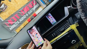 AUDI CarPlay 後付けCarPlay Apple CarPlay ワイヤレス　iPhone Android Auto 無線化　有効化　コーディング　アウディ　MMI インストール　ミラーリング　動画再生　YOUTUBE Netflix プライムビデオ　CarPlayインターフェース　CarPlayモジュール　標準装備　純正　カープレイ　名古屋　ホットワイヤード