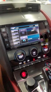Range Rover Land 7インチ Bosch　後付けCarPlay　8インチ　純正ナビ　CarPlay カープレイ　ワイヤレス　ミラーリング Android Auto