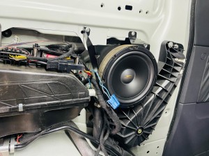 Vクラス BENZ ベンツ　スピーカー交換　ツイーター　ドアスピーカー　音質向上　サイバーナビ　Mercury Car Audio HOT WIRED リアスピーカー交換