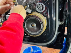 ボーズ　ハーマンカードン　マークレビンソン　BOSE B&W B&O カーオーディオ　音質改善　音質向上　スピーカー交換　DSP サブウーハー　Audible Physics Mercury Car Audio HOT WIRED ホットワイヤード　アウディ　AUDI S8 A8 A7 S7 A6 A4 ツイーター　
