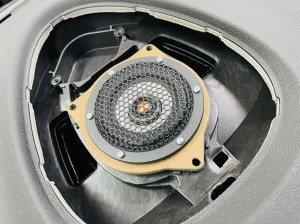 BMW MINI F60 F57 ミニ　スピーカー交換　ツイーター　音質改善　音質向上　カーオーディオ　純正ナビ　デッドニング　センタースピーカー　ウーハー　シート下　HOT WIRED ホットワイヤード　カーオーディオ専門店　Mercury Car Audio Audible Physics