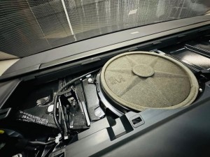 レクサス　Lexus mark Levinson マークレビンソン ウーハー サブウーハー スピーカー交換　音質改善　音質向上　低音　リアトレイ　HOT WIRED Mercury Car Audio Audible Physics 8インチ　薄型ウーハー