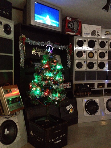 クリスマスデコレーションとクリスマスケーキ