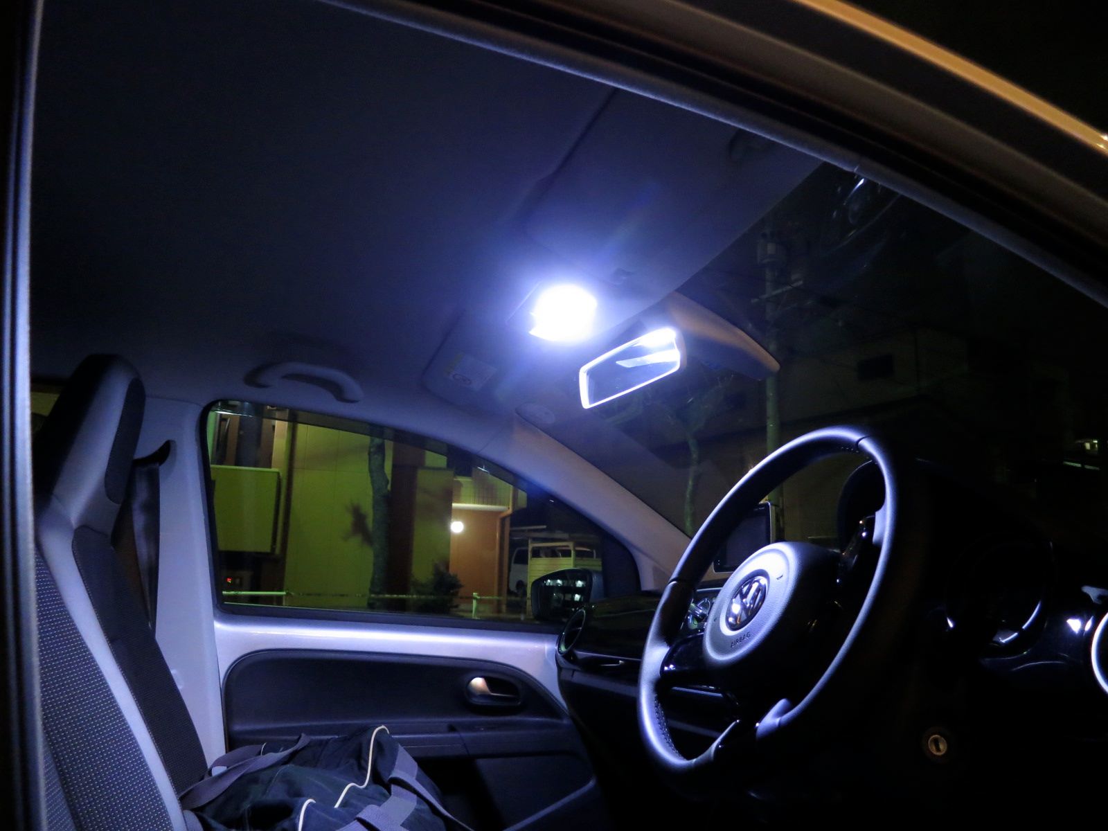 VW UP フォルクスワーゲン　アップ　Volkswagen　のルームランプを明るくしたい！