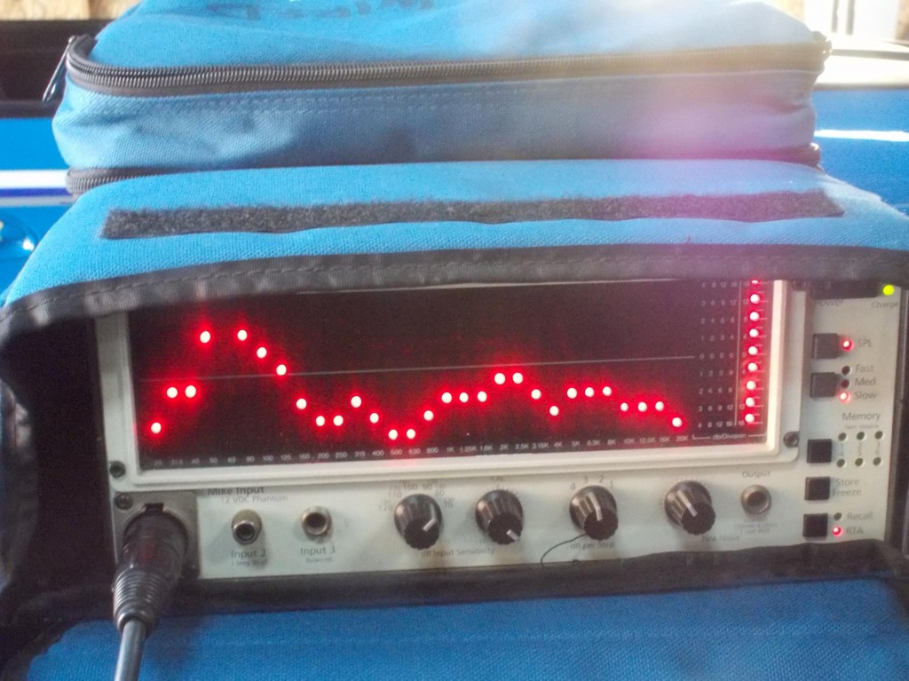 カーオーディオ　DIY　自作派を応援しています！　マツダ MPV 音調整