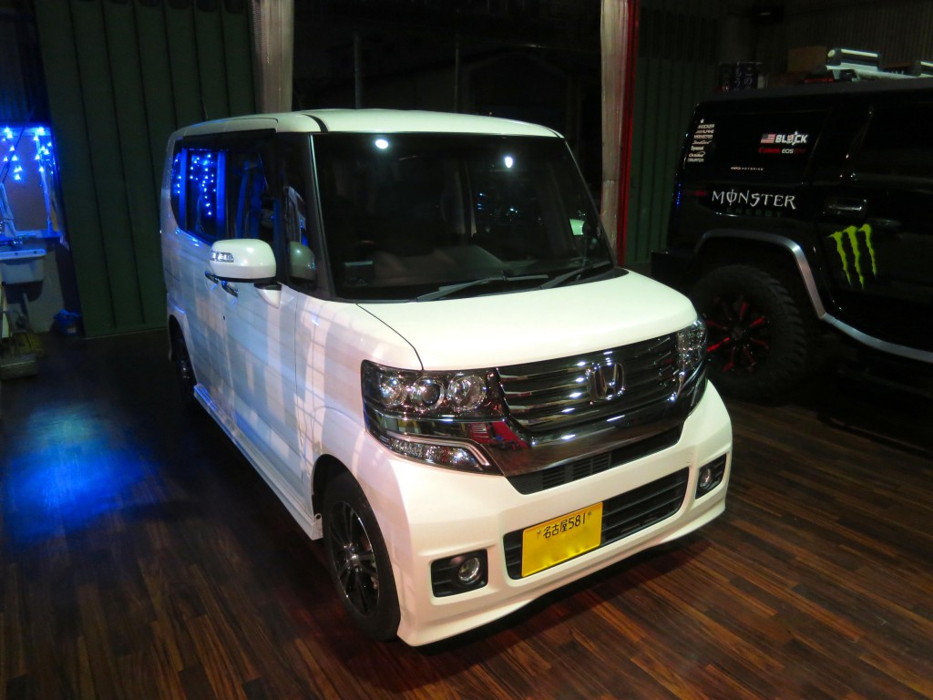 軽自動車に省スペースでサブウーハーを取付ける方法 NBOX - HOT WIRED