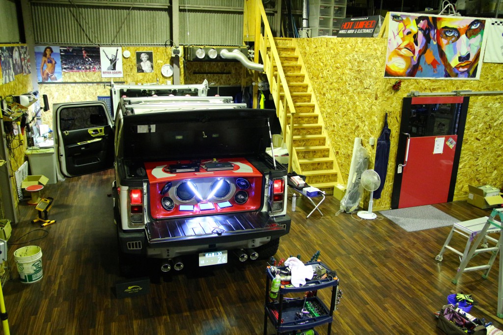 HUMMER H2 SUT 外向きカスタムカーオーディオ ESQL
