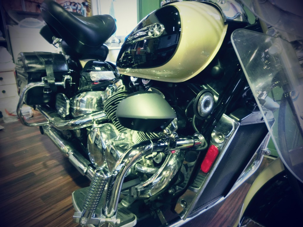 ヤマハ ロイヤルスター iPhone6 でバイクオーディオカスタム ①