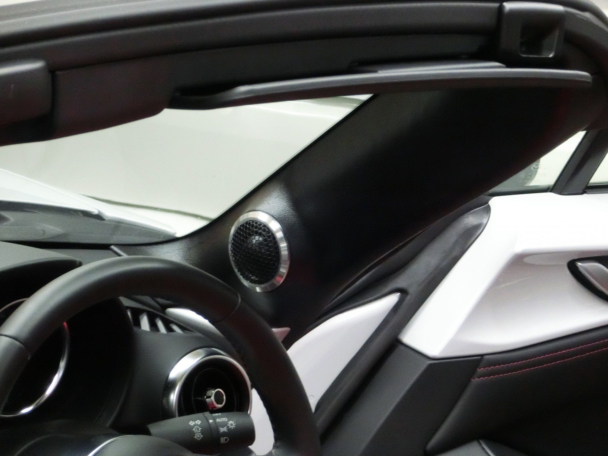 本日も納車いたしました、マツダ純正BOSE付き ND ロードスターのスピーカー交換　音質向上