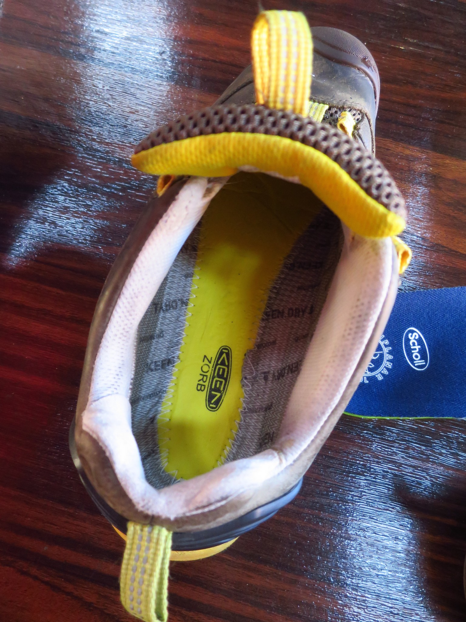 KEEN のスニーカーを洗ってみた（作業靴）