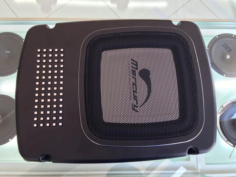 MERCURY CAR AUDIO の8インチ パワードウーハー MCR-805 アンプ内蔵スクエアウーハー