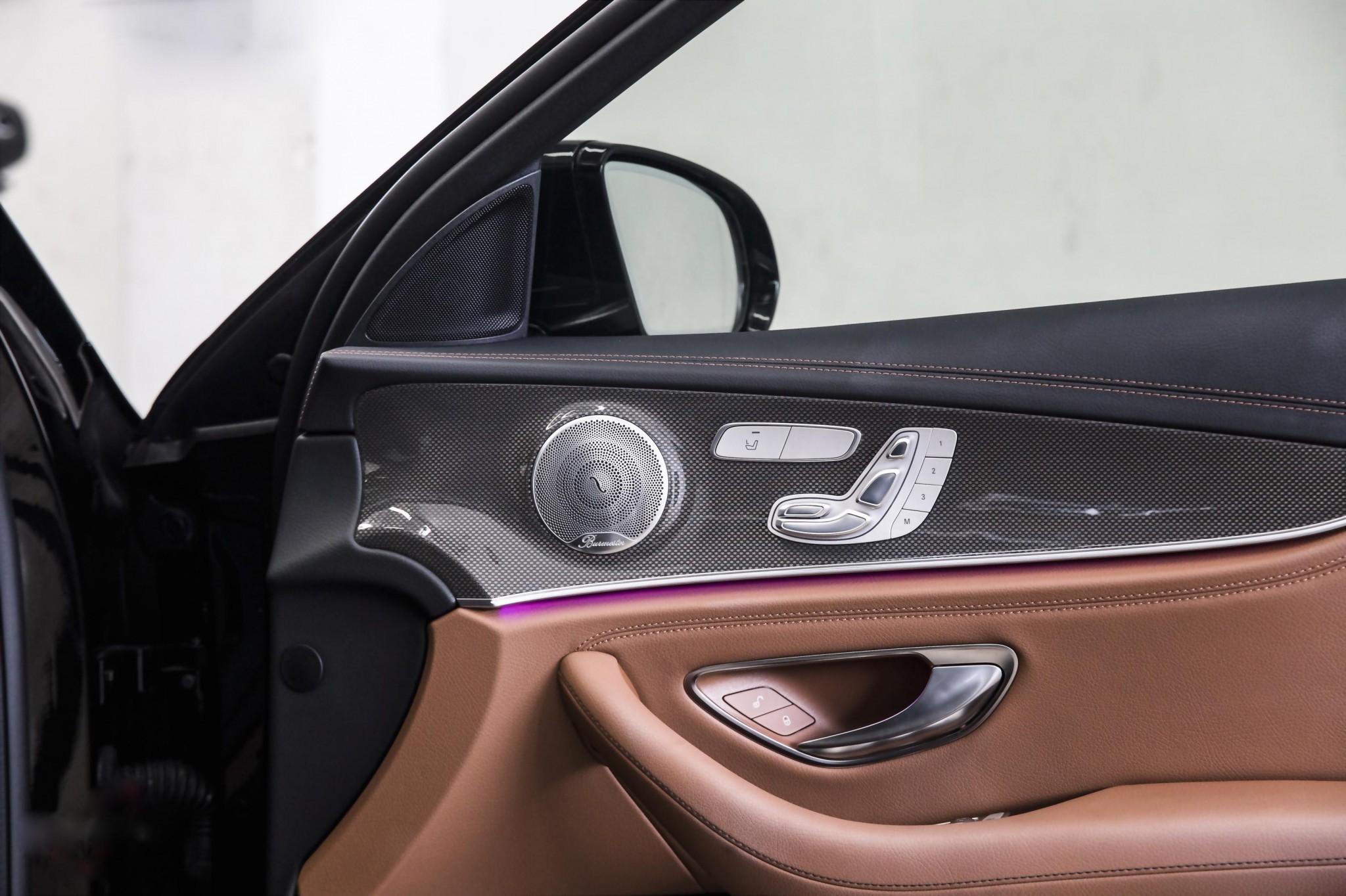 ベンツEクラスの純正オーディオのスピーカー交換、音質向上、 3Dツイーターを追加する BENZ E-CLASS W213