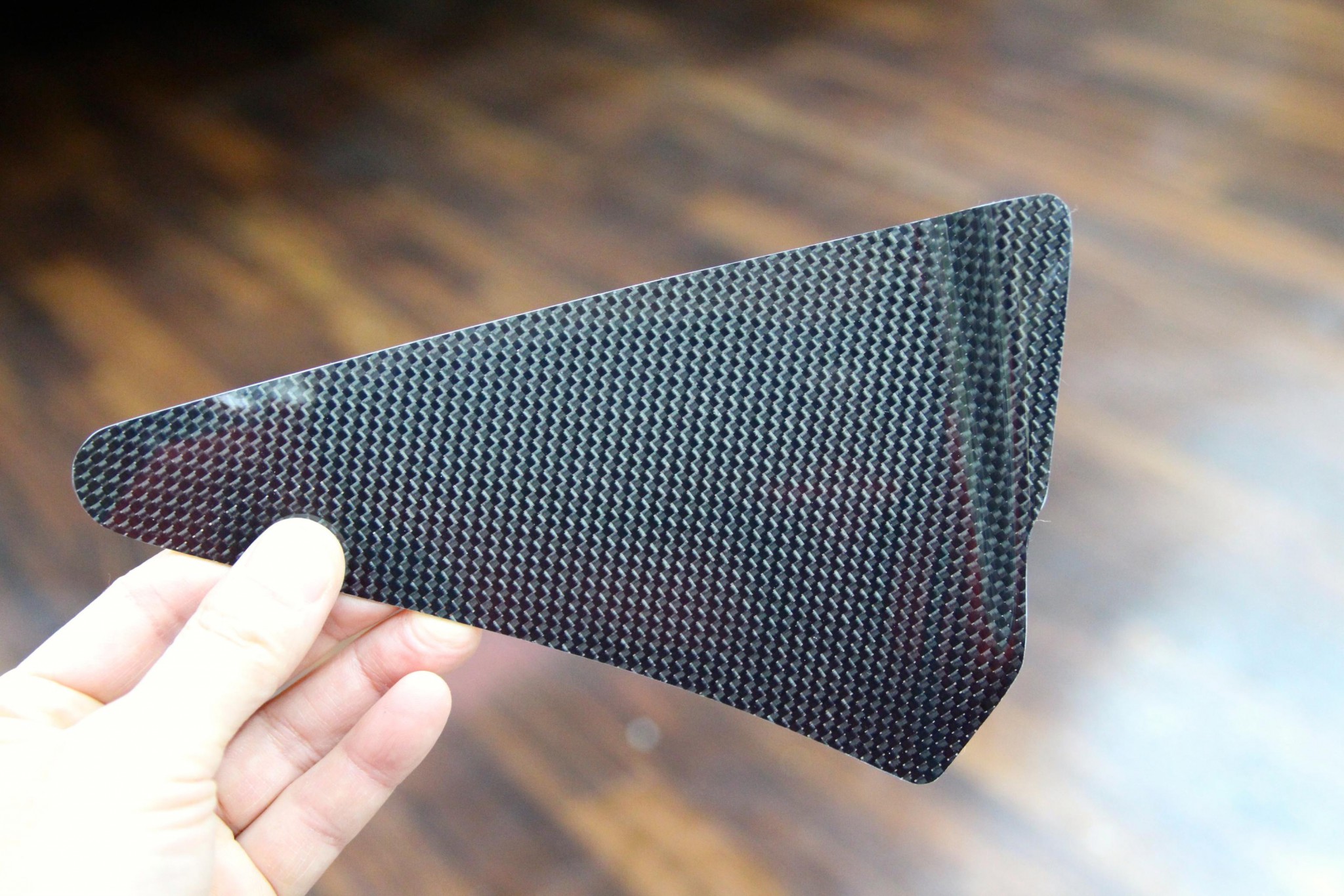 BUELL XBモデル用 ビューエルの熱対策・内股を焼くエンジンの熱風を遮るサイドカバー／サイドパネル／カーボン製の遮熱板