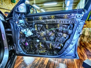 E63 W213 ドア　デッドニング