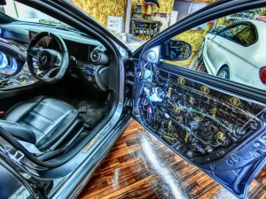 W213 ドアデッドニング1