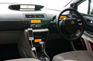シトロエン純正CDプレーヤー+iPhone