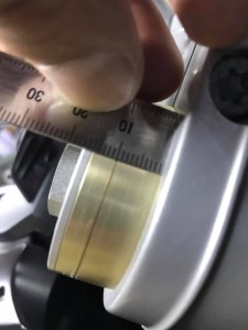 f800gs フロントフォークの突き出し量調整　車高を下げる