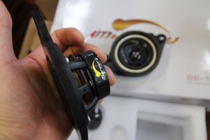アクセラ 純正BOSE スピーカー交換　音質向上　9スピーカー　ボーズサウンド　センタースピーカー交換　MERCURY