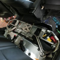 アクア　パワードウーハー取付　シート下　スピーカー交換