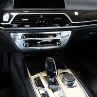 G11 BMW CARPLAY ナビキャンセラー TVキャンセラー　並行車の純正ナビの日本語化