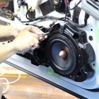 アウディ A6 純正BOSE スピーカー交換　HOT WIRED 名古屋