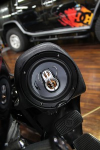 ハーレー　オーディオ　スピーカー取付　MERCURY CAR AUDIO 　名古屋　ホットワイヤード