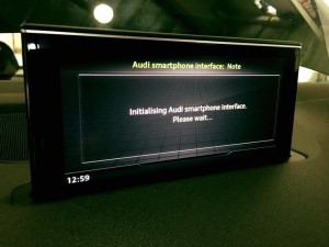 Audi Q7 MMI 純正　CarPlay 有効化　コーディング　名古屋　ホットワイヤード　HOT WIRED