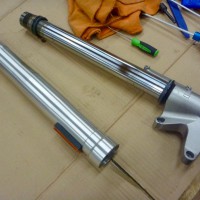 buell フロントフォーク　オーバーホール　シール交換　フォークオイル交換　skf スプリング交換