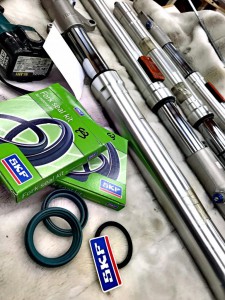 buell xb12s skf フロントフォーク　オーバーホール　シール交換　リアショック　オイル交換　スプリング交換　オイルシール