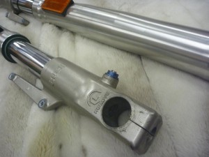 buell フロントフォーク　オーバーホール　シール交換　フォークオイル交換　skf スプリング交換