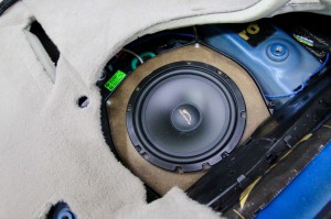 BMW シート下スピーカー　ウーハー　スピーカー交換　HOT WIRED 名古屋 CE-165