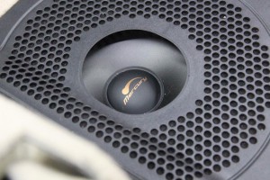 BMW シート下スピーカー　ウーハー　スピーカー交換　HOT WIRED 名古屋 MERCURY CAR AUDIO CE-165