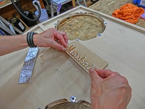 marshall 1960 キャビネット　２発化　クラプトン　バーチ材　バッフルボード　ダイポルギー　カスタム　グリルネット　HOT WIRED 名古屋　ロゴ