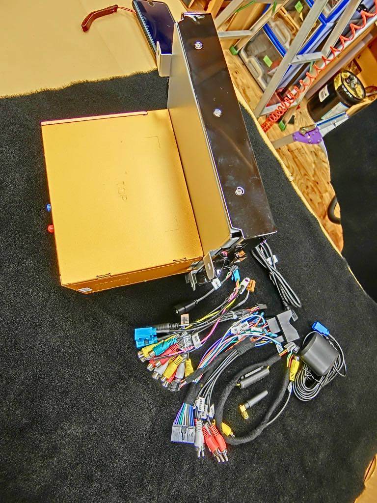 マカン専用 10.4インチ アンドロイドナビモニター入荷しました。 ポルシェ純正ナビの交換方法:PORSCHE MACAN