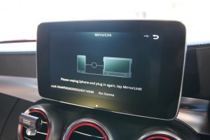 W205 BENZ ベンツ Cクラス 外部入力　有効化　コーディング　CarPlay インターフェース　ミラーリング　後付け　カープレイ