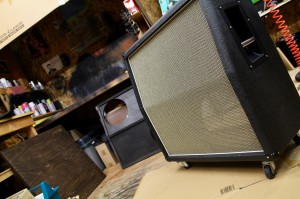 marshall 1960 キャビネット　２発化　クラプトン　バーチ材　バッフルボード　ダイポルギー　カスタム　グリルネット　HOT WIRED 名古屋 salt & pepper