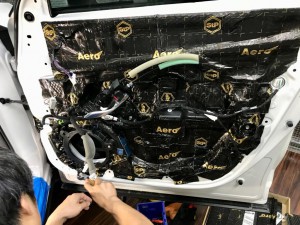 CX-5 正しいドアのデッドニングのやり方　制振　防音　静音　STP HOT WIRED ホットワイヤード　名古屋　車内の静音化　カーオーディオ　スピーカー交換　BOSE カーオーディオ専門店