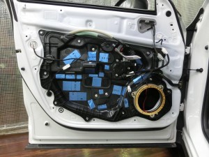 CX-5 正しいドアのデッドニングのやり方　制振　防音　静音　STP HOT WIRED ホットワイヤード　名古屋　車内の静音化　カーオーディオ　スピーカー交換　BOSE インナーバッフル
