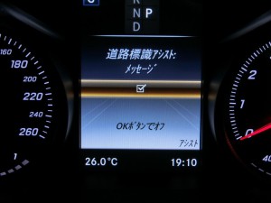 ベンツ　Sクラス　BENZ Cクラス　CarPlay コーディング　ミラーリング　インターフェース　後付けカープレイ　Apple CarPlay AndroidAuto iPhone 外部入力　AUX 有効化 標識アシスト　サインアシスト