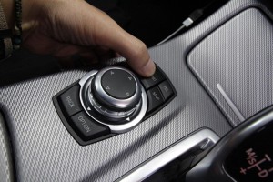BMW 純正ナビ CIC 後付けCarPlay AndroidAuto ミラーリング インターフェース　ハンズフリー　ワイヤレスCarPlay HOT WIRED 名古屋　NBT NBTevo iPhone bluetooth wifi