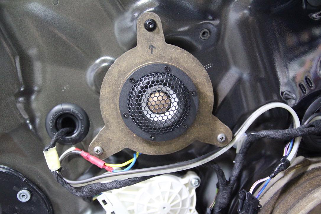 アウディ AUDI純正BOSEサウンドのスピーカー交換・純正3wayのミッドレンジ/スコーカーのアップグレードの方法