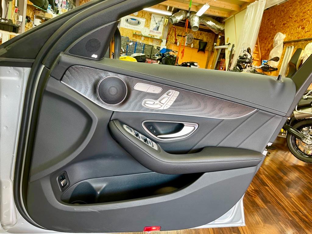W205 ベンツ Cクラスの音質向上の方法　ベンツのドアスピーカーのアップグレード・ドアスピーカー 交換