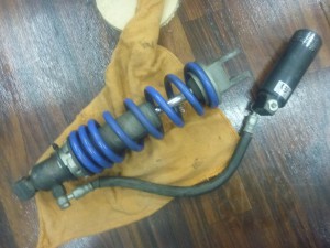 BUELL リアサス　リアショック　オーバーホール　名古屋　HOT WIRED